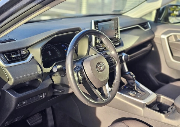 Toyota RAV4 cena 93900 przebieg: 178992, rok produkcji 2019 z Szlichtyngowa małe 742